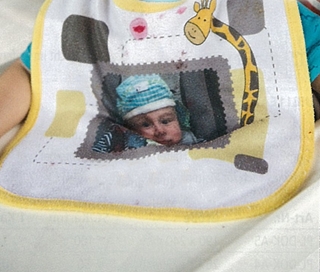 Besondere Geschenkideen aus Göttingen: Babylätzchen mit eigenem Foto