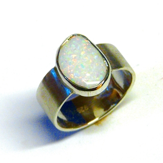 Besondere Geschenkideen aus Hameln: Opal-Silberschmuck