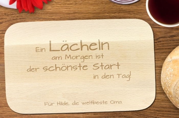 Besondere Geschenkideen aus Rostock: Graviertes Frühstücksbrett