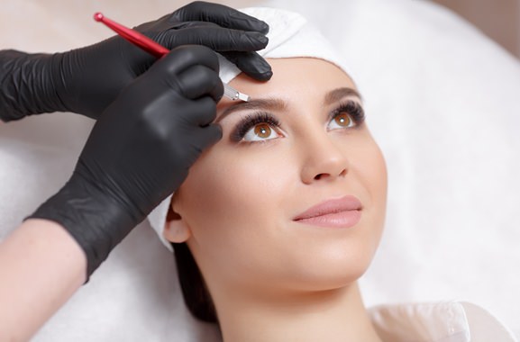 Besondere Geschenkideen aus Elmshorn: Microblading-Behandlung