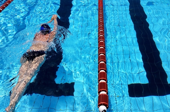 Besondere Geschenkideen aus Soltau: Schwimmkurs für Erwachsene