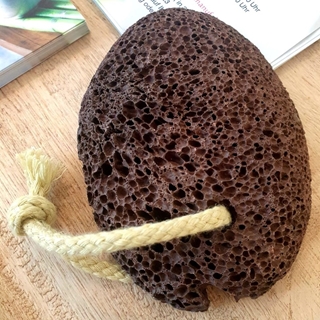 Besondere Geschenkideen aus Braunschweig: Lava-Stein als Duschzubehör